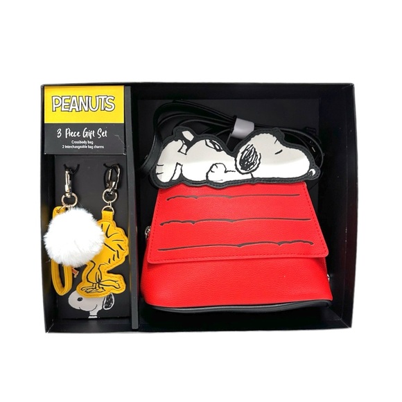 Peanuts Handbags - NIB Peanuts 3 Piece Set Snoopy Woodstock Doghouse Crossbody Bag & Keychain Charm